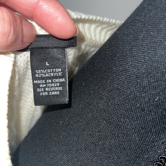 Sweater - Picture 4 of 4